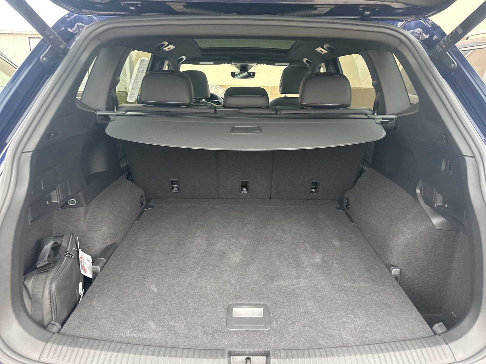 Certified 2022 Volkswagen Tiguan SEL R-Line image 37