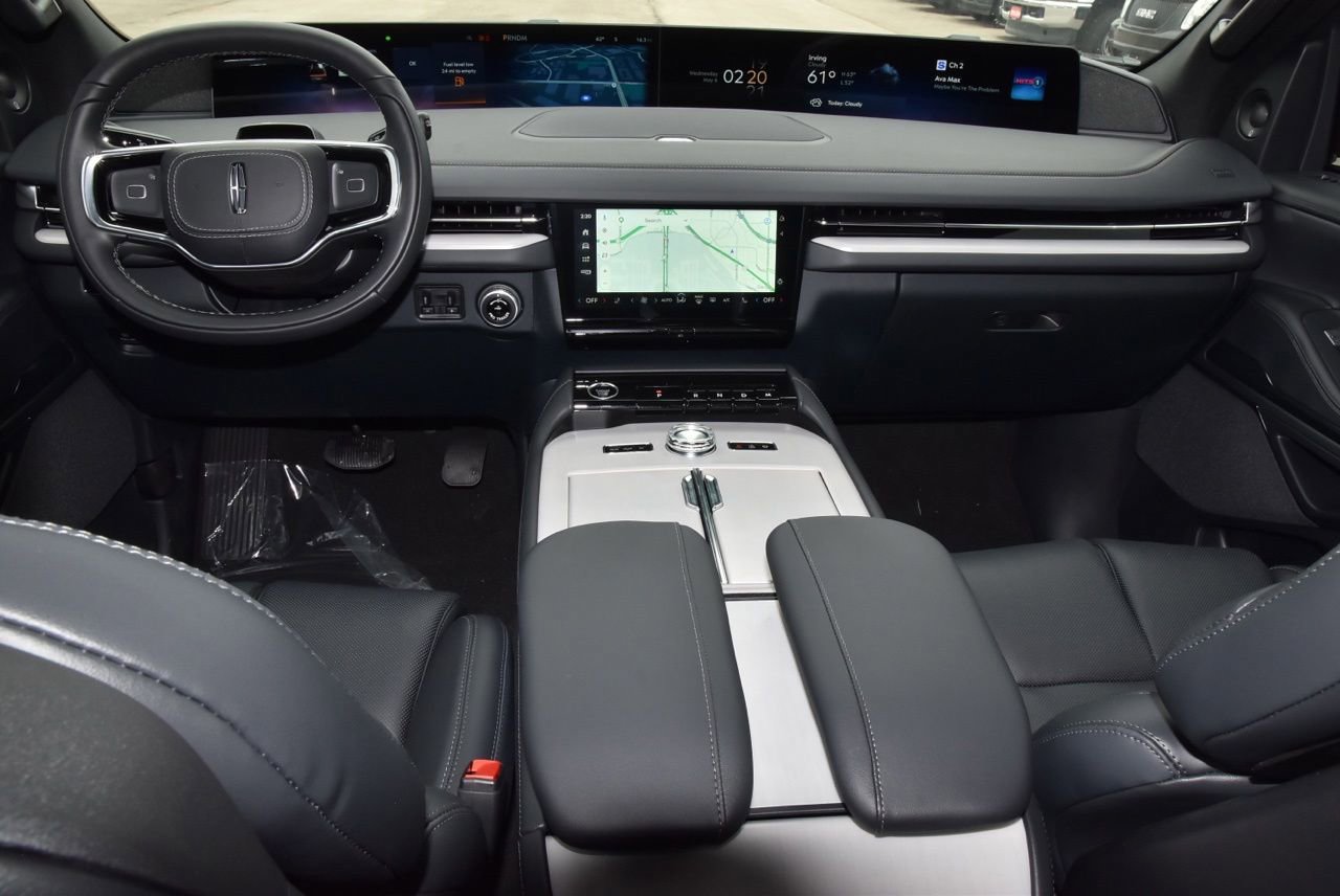 New 2026 Lincoln Navigator Reserve AWD/4WD image 17