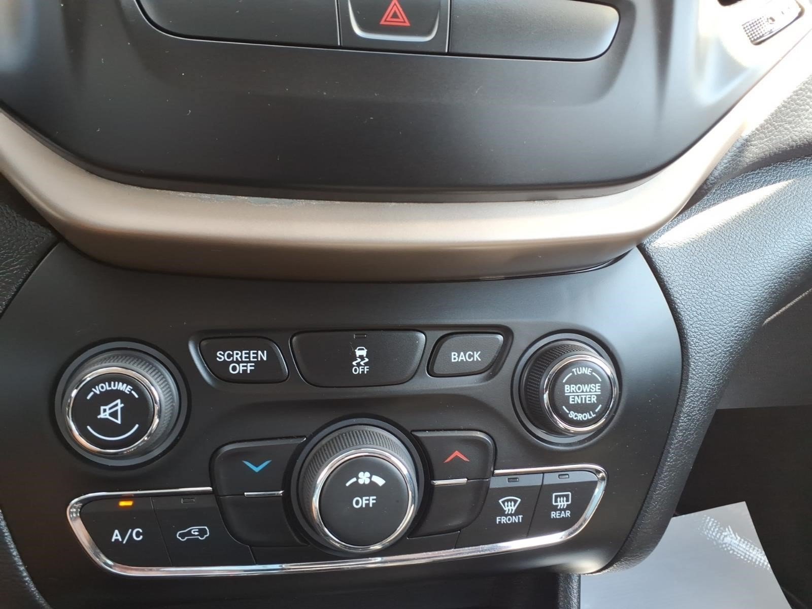 Used 2017 Jeep Cherokee Sport w/ Cold Weather Group AWD/4WD image 18