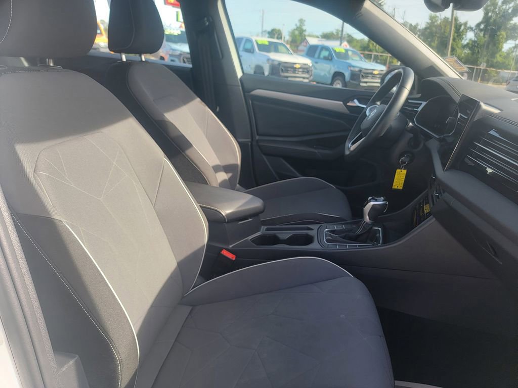 Used 2025 Volkswagen Jetta Sport FWD image 5