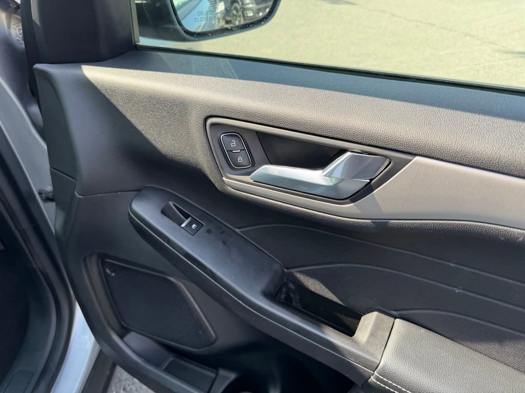 Used 2022 Ford Escape SEL image 30