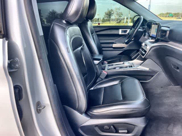 Used 2022 Ford Explorer XLT w/ Equipment Group 202A RWD image 12