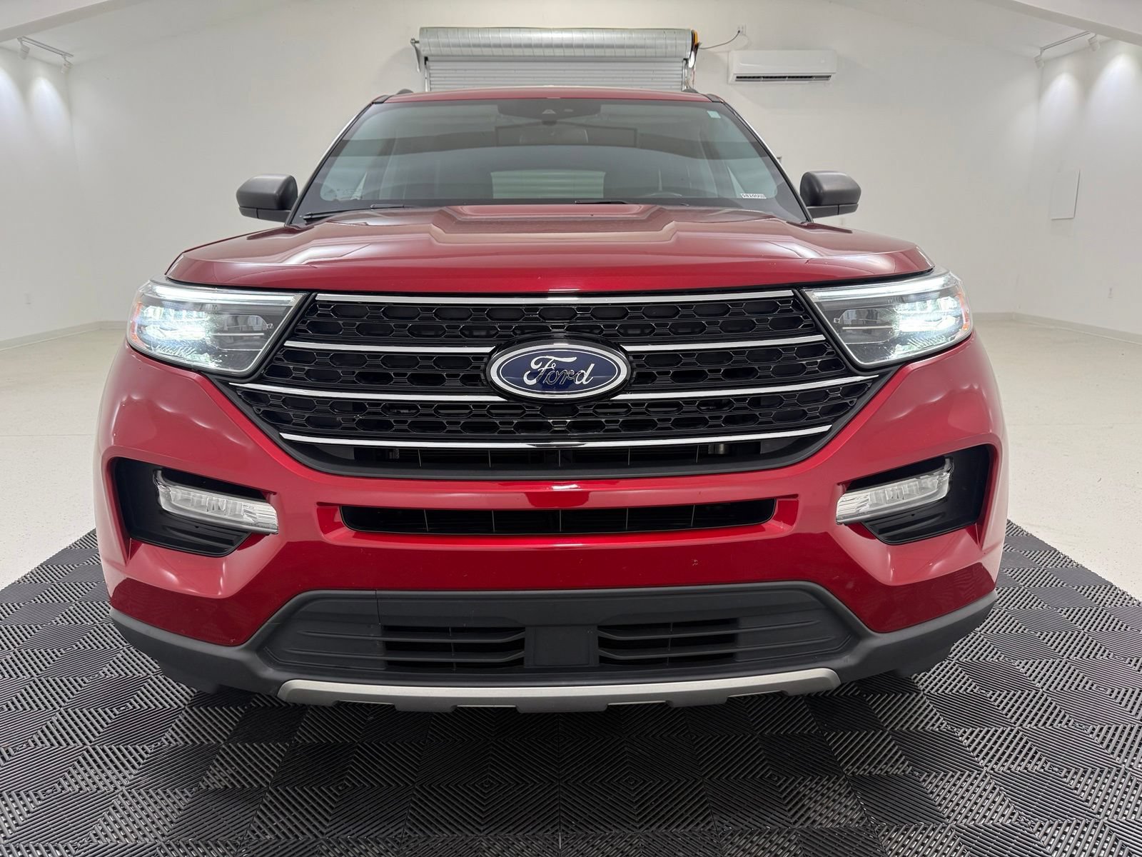 Used 2021 Ford Explorer XLT w/ Equipment Group 202A RWD image 2