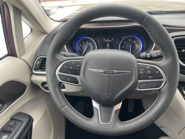 Used 2023 Chrysler Voyager LX image 15