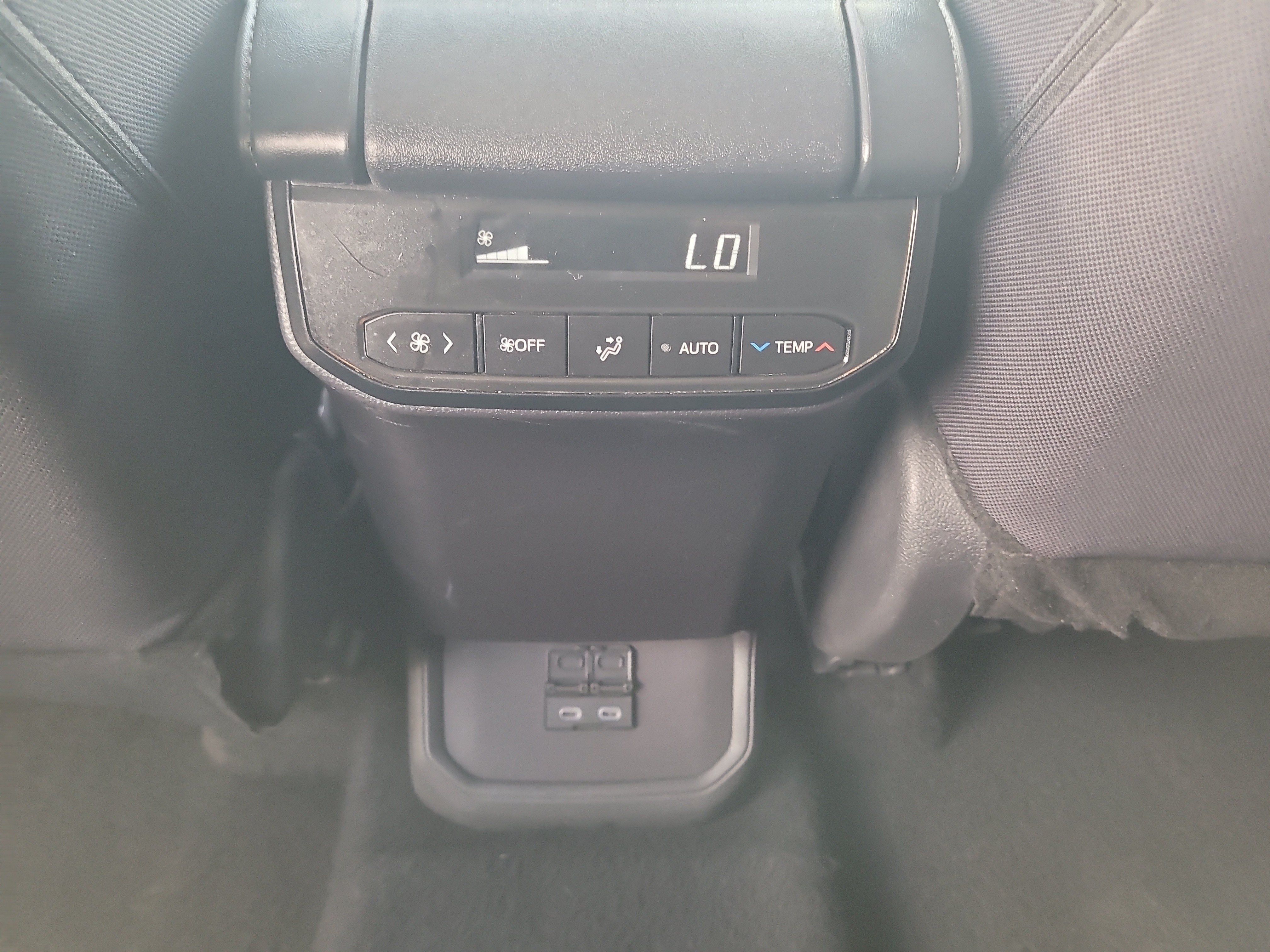 Used 2025 Toyota Highlander LE FWD image 17