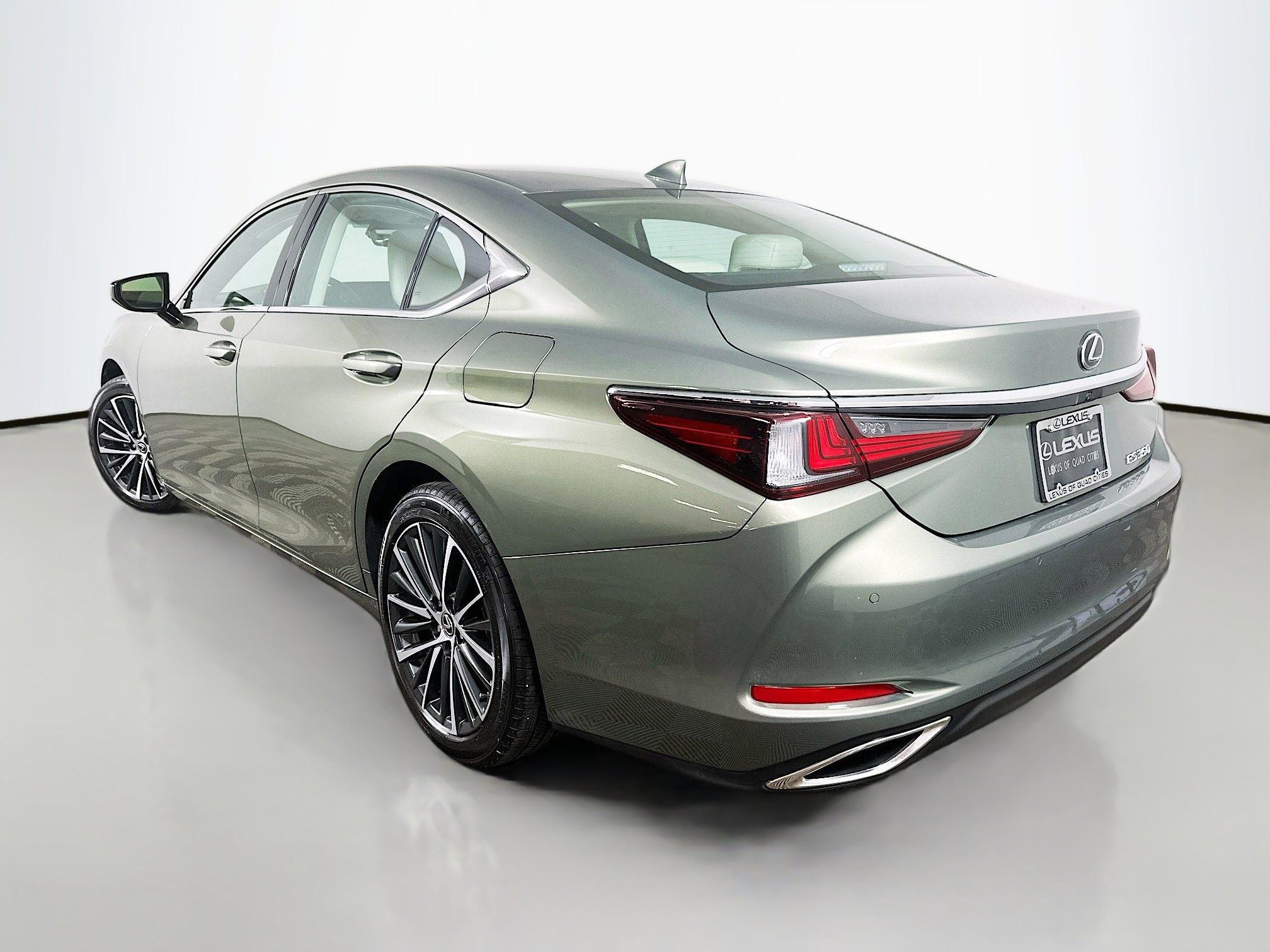 Used 2025 Lexus ES 350 w/ Premium Package image 5