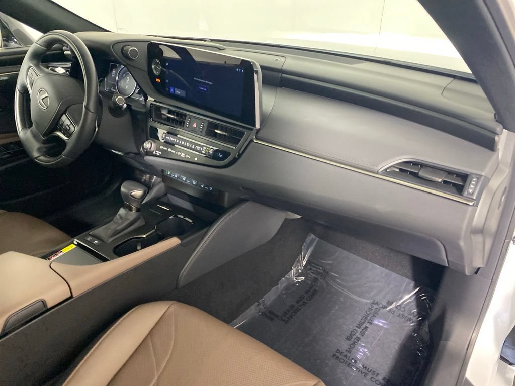 Used 2025 Lexus ES 300h Ultra Luxury FWD image 34