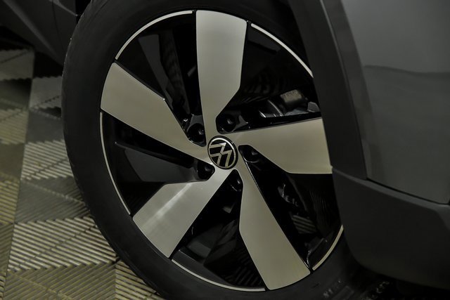 Certified 2025 Volkswagen Taos S image 3