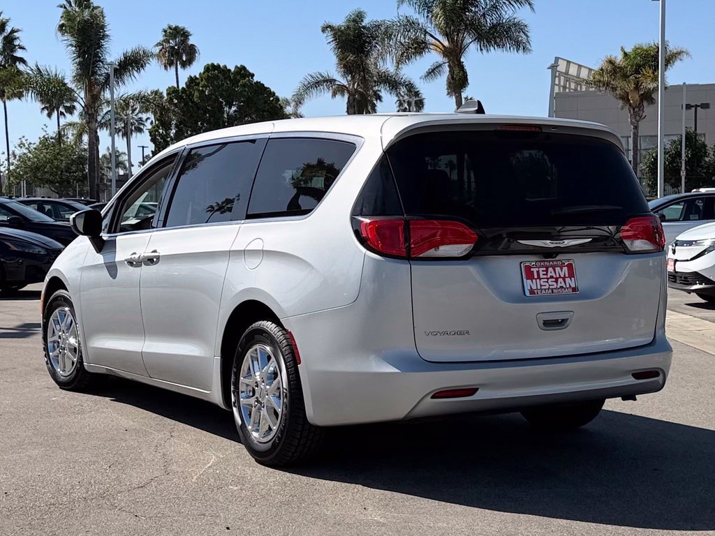 Used 2023 Chrysler Voyager LX FWD image 5
