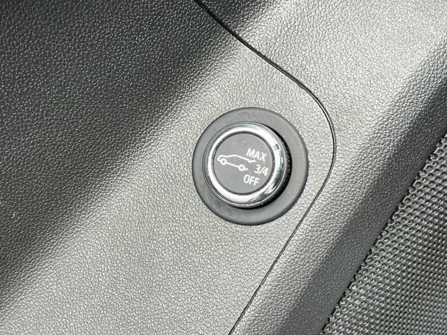 Used 2023 GMC Acadia SLE w/ Driver Convenience Package FWD image 17