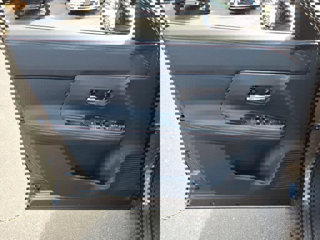 New 2026 Nissan Kicks SR image 7