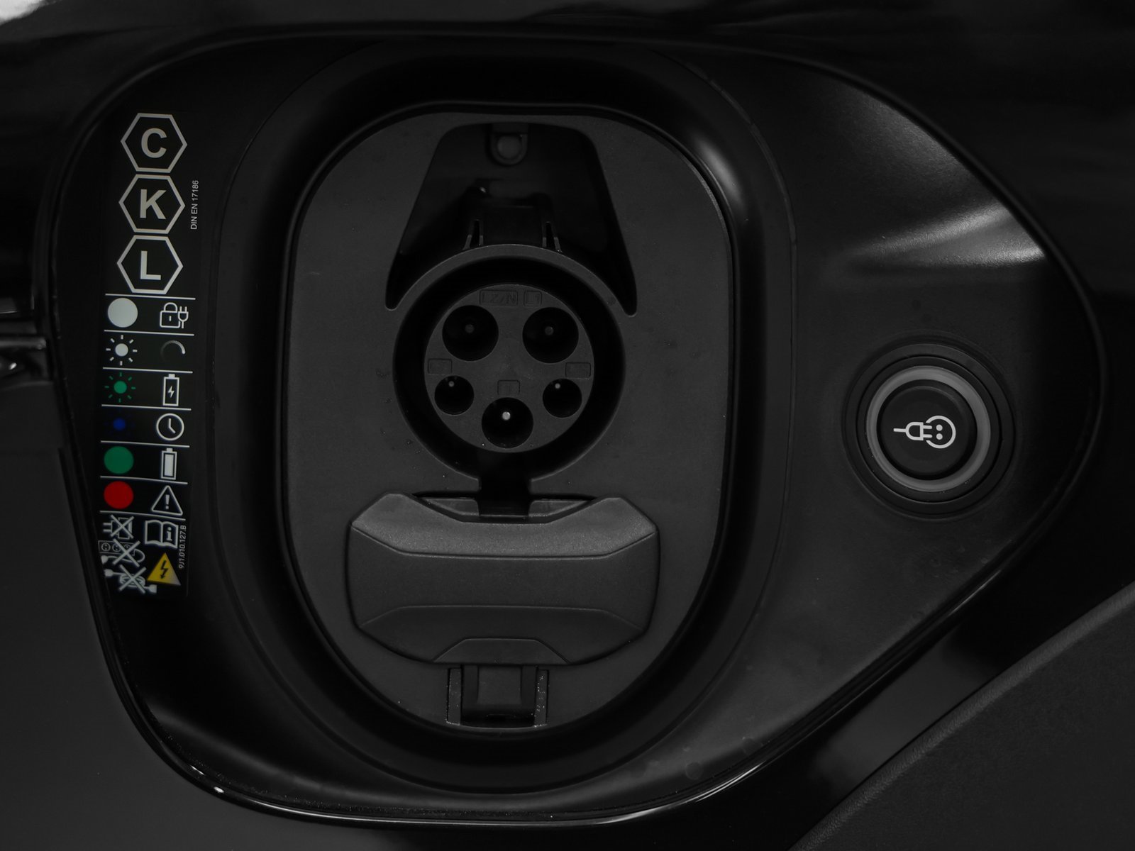 New 2025 Porsche Taycan 4 Cross Turismo image 18