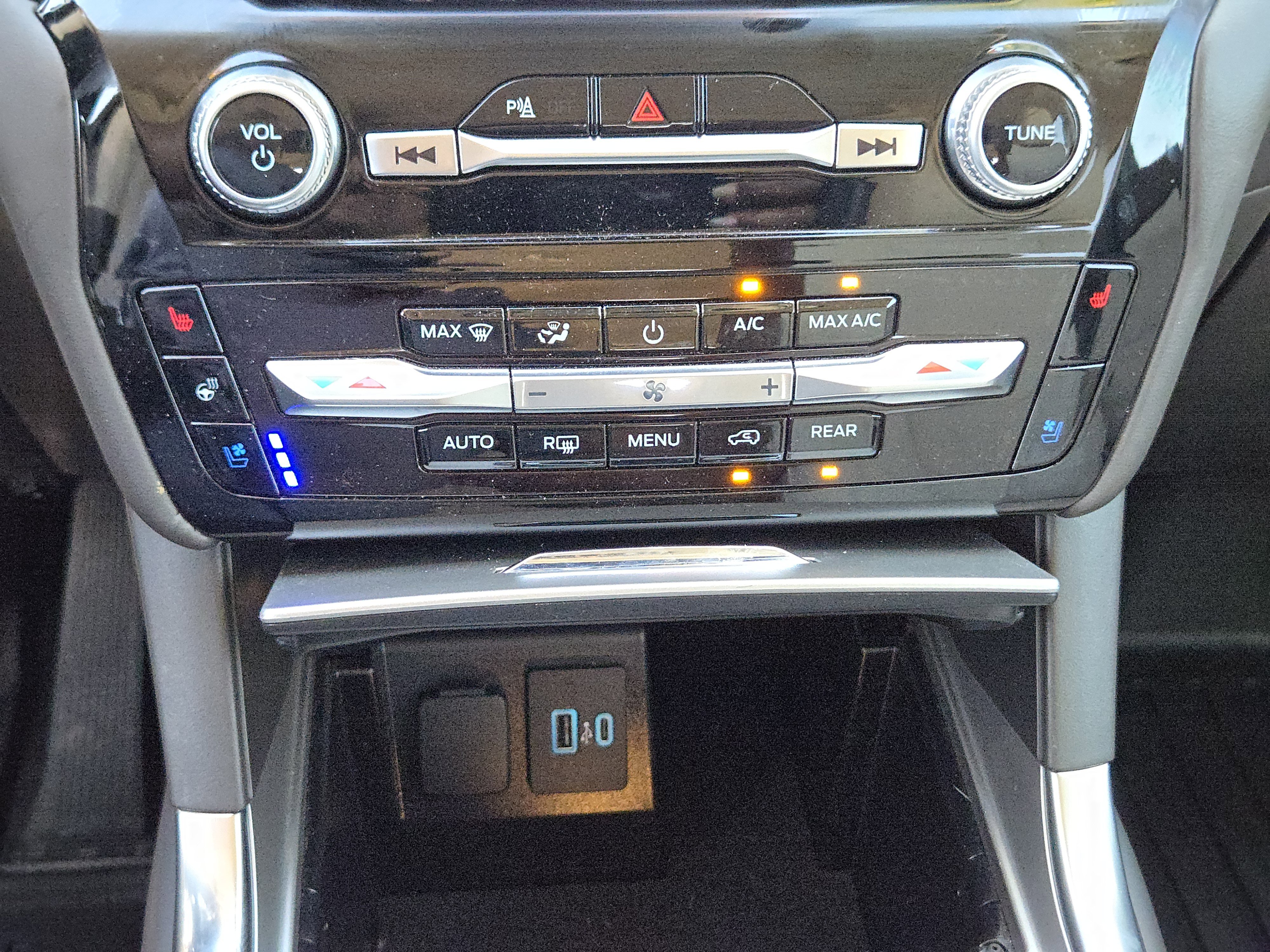 Certified 2023 Ford Explorer Platinum w/ Technology Package AWD/4WD image 20