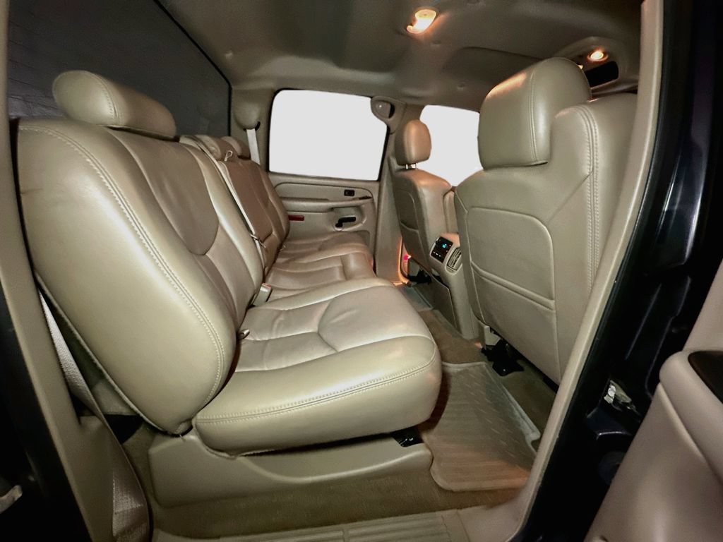 Used 2007 GMC Sierra 3500 SLT w/ Heavy-Duty Power Package AWD/4WD image 33