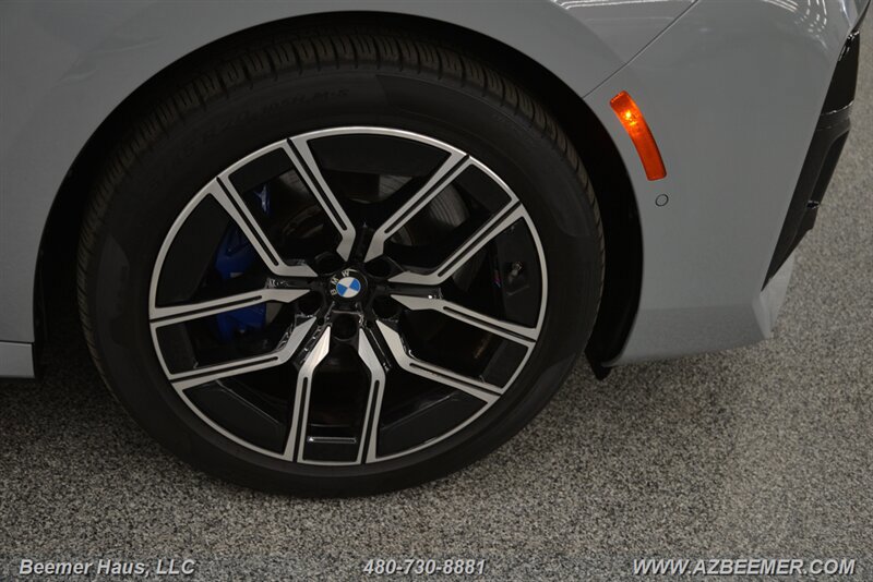 Used 2023 BMW 760i xDrive w/ Parking Assistance Package image 43