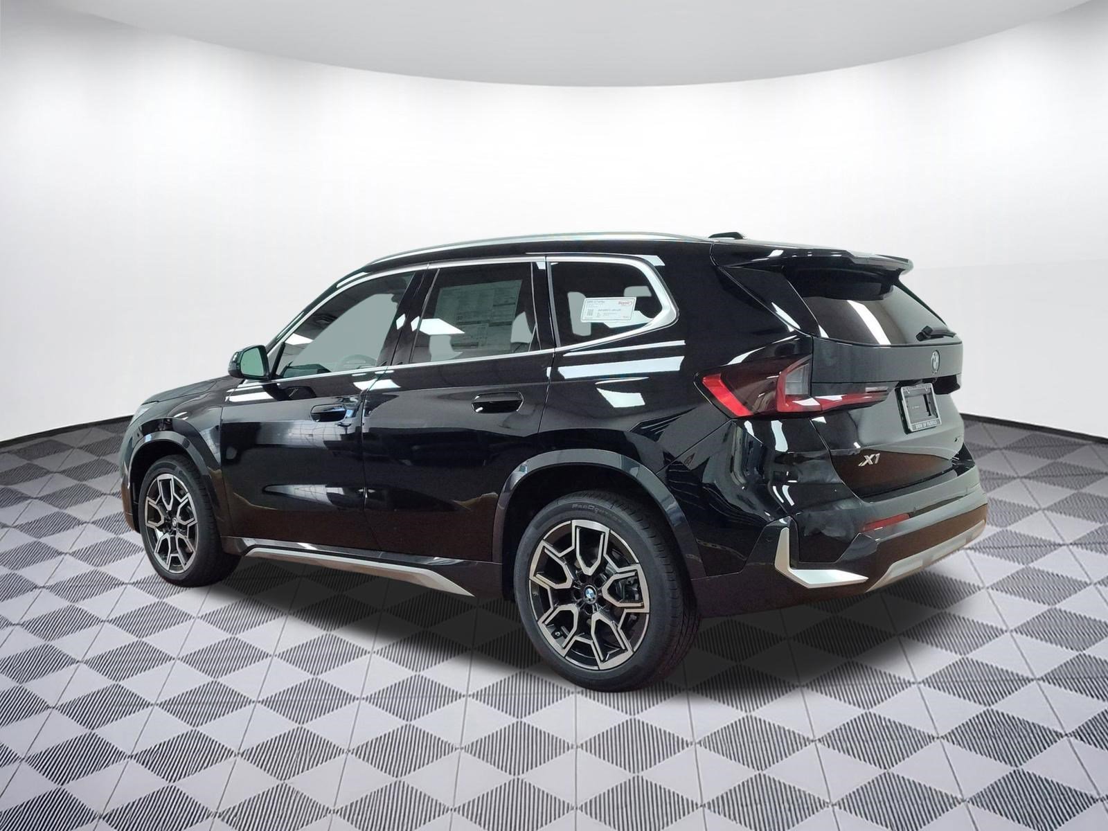 Used 2025 BMW X1 xDrive28i w/ Premium Package image 3