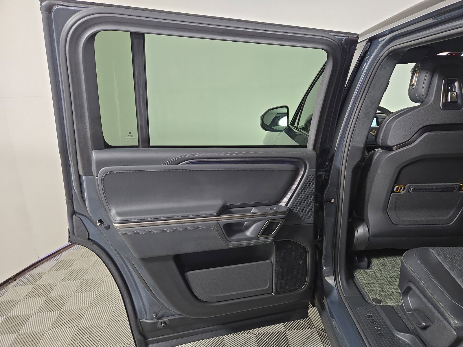 Used 2024 Rivian R1S Adventure image 17