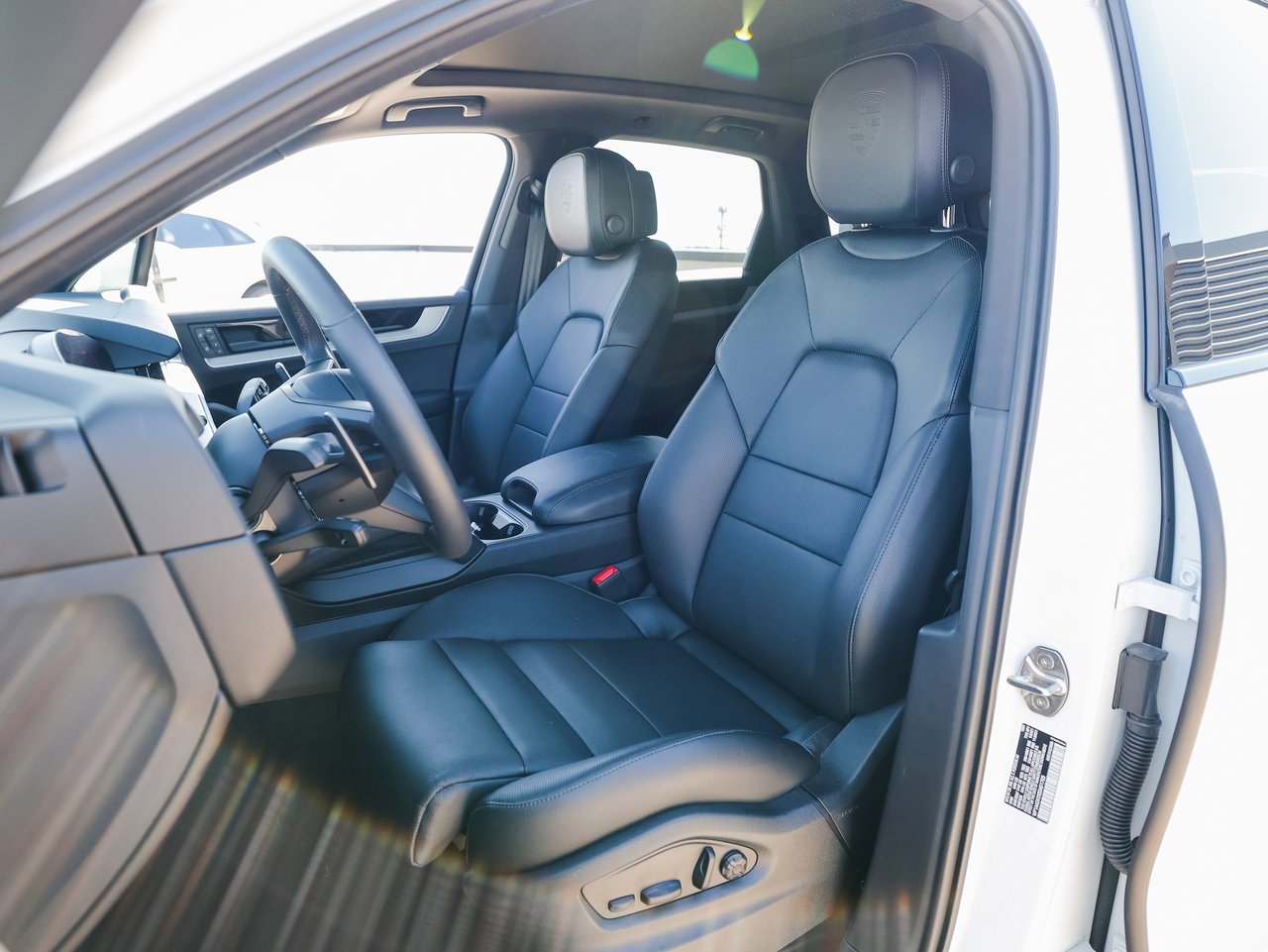 Certified 2025 Porsche Cayenne image 4