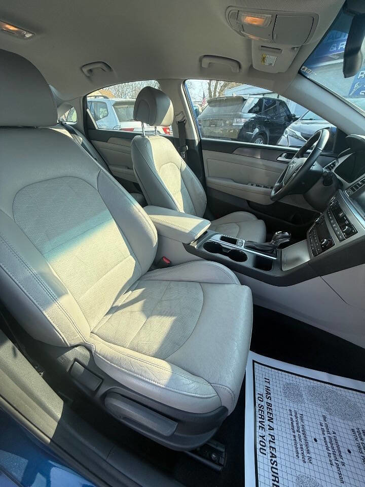 Used 2015 Hyundai Sonata Sport w/ Option Group 04 FWD image 12