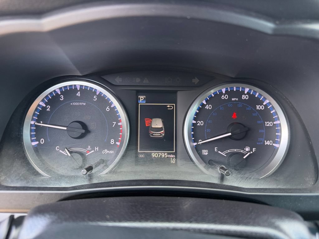 Used 2017 Toyota Highlander Plus FWD image 26