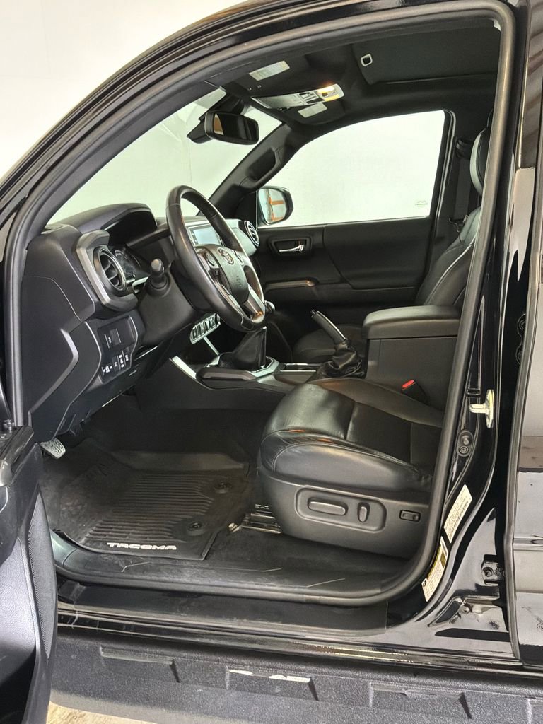 Used 2021 Toyota Tacoma TRD Off-Road w/ TRD Premium Off Road Package AWD/4WD image 10