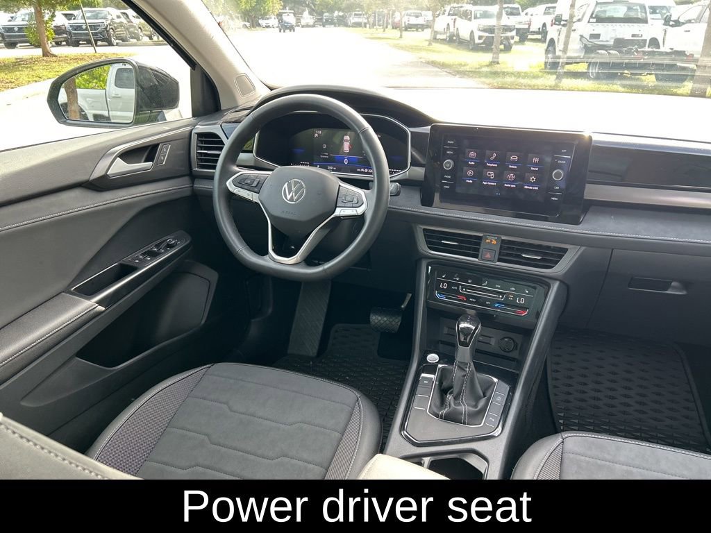 Certified 2025 Volkswagen Taos SE image 9