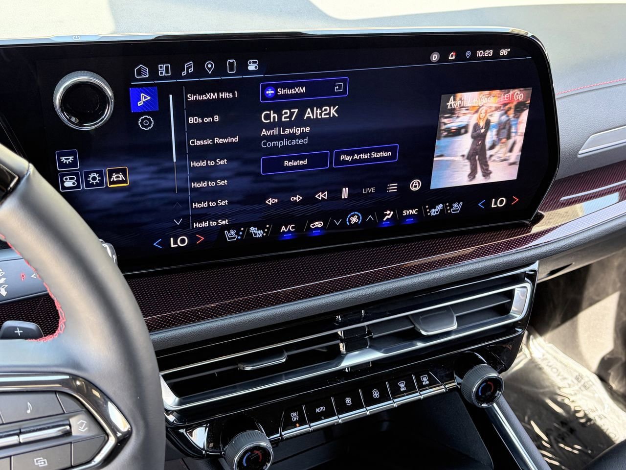 Used 2025 Chevrolet Traverse RS FWD image 26