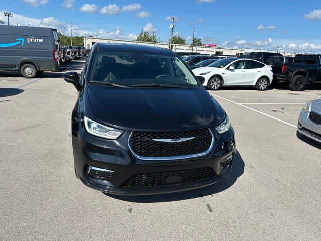 Certified 2024 Chrysler Pacifica Touring-L FWD image 26