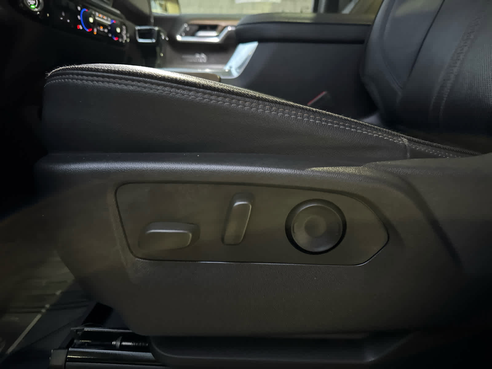 Certified 2023 Chevrolet Silverado 1500 High Country w/ Technology Package image 16