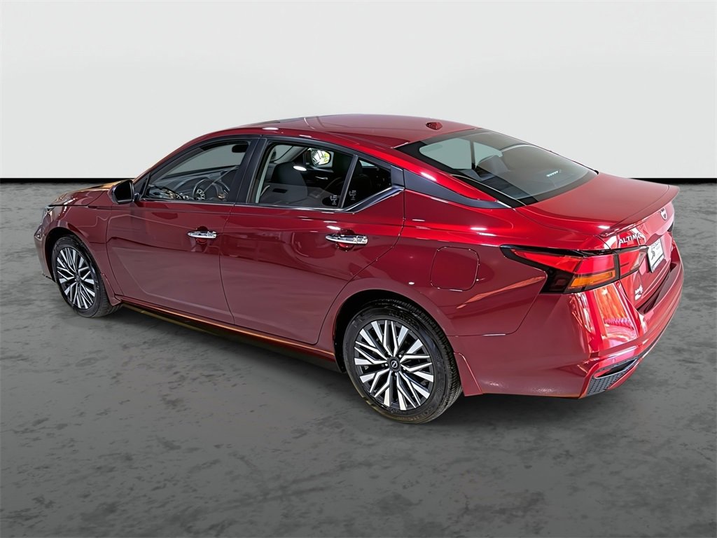 Used 2024 Nissan Altima 2.5 SV w/ SV Premium Package image 2