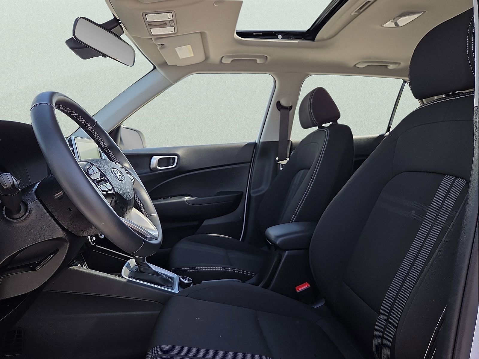 Used 2024 Hyundai Venue SEL FWD image 14