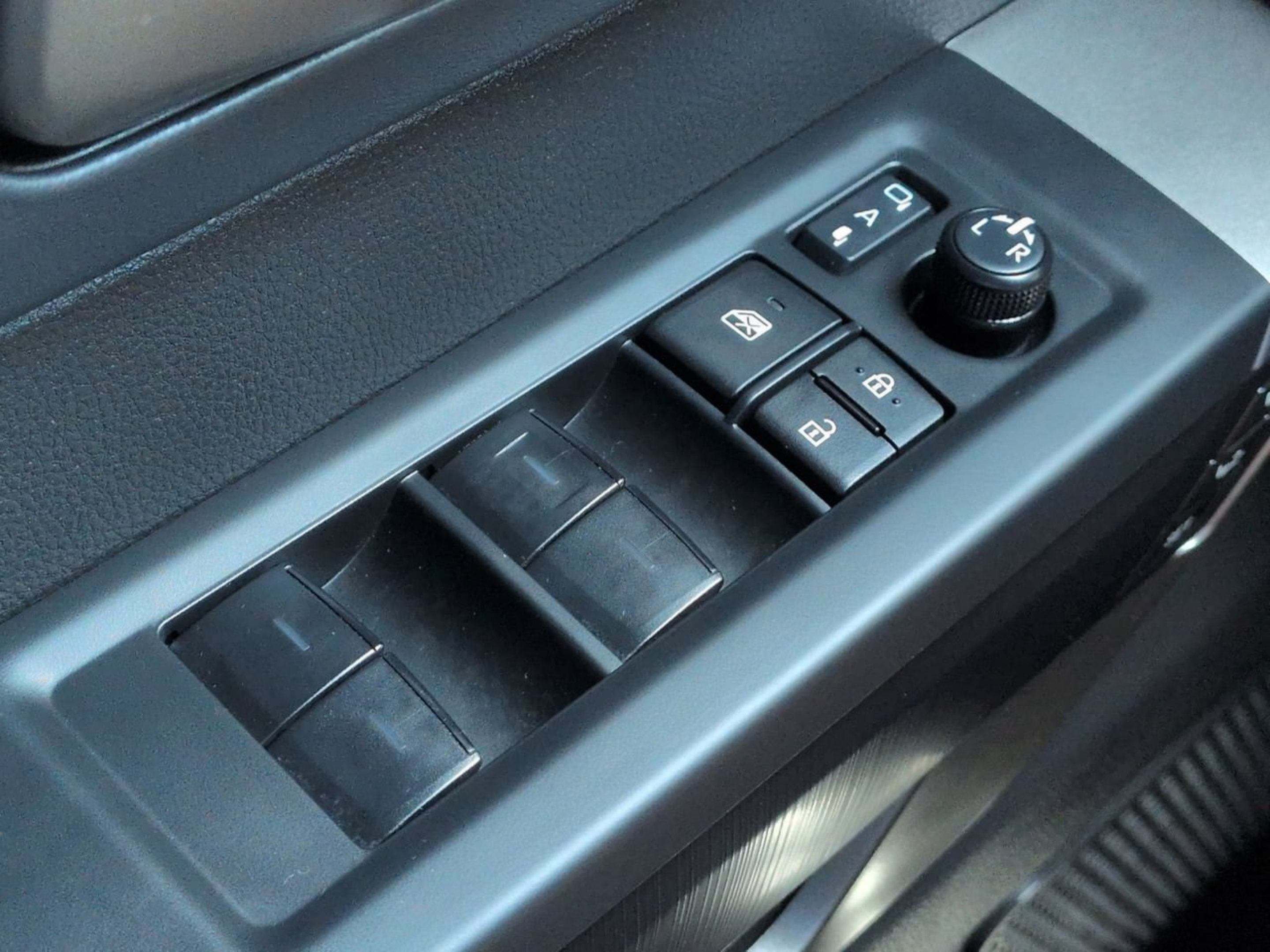 Used 2026 Toyota Sequoia Platinum AWD/4WD image 31