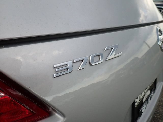 Used 2010 Nissan 370Z Roadster RWD image 5