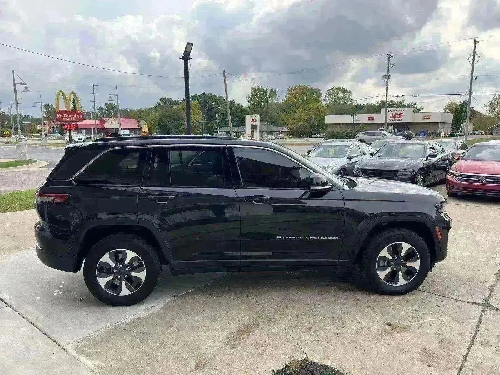 Used 2024 Jeep Grand Cherokee Limited 4xe image 5