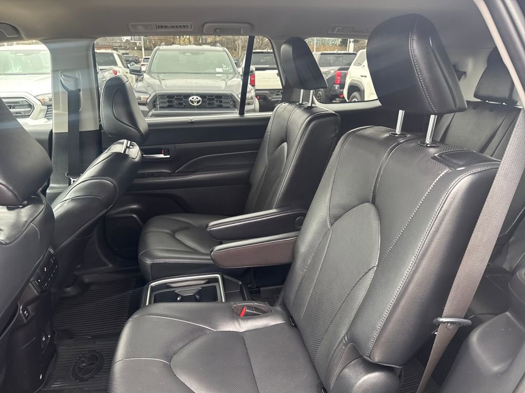 Used 2024 Toyota Grand Highlander Limited image 37