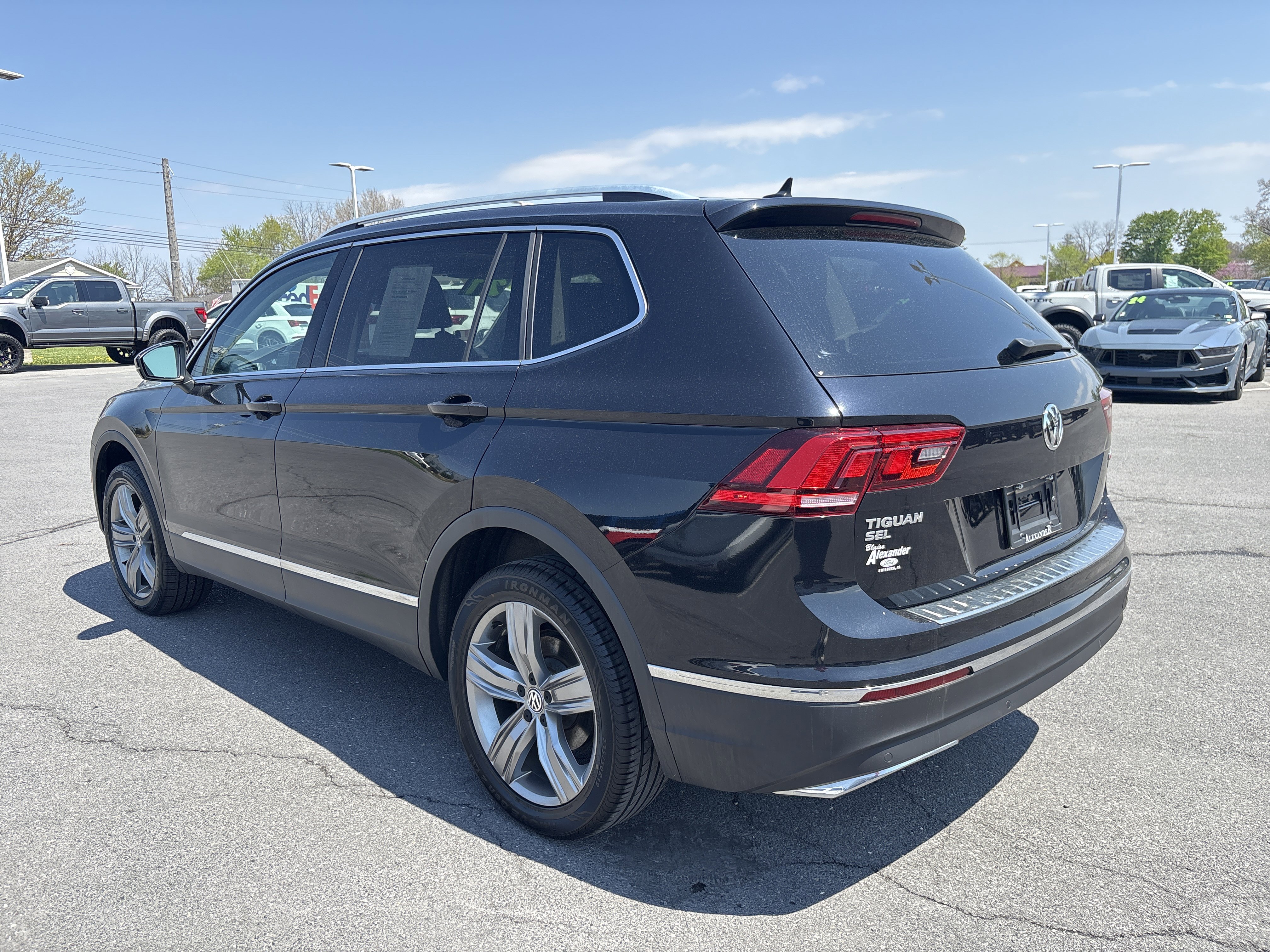 Used 2021 Volkswagen Tiguan SEL w/ 3rd Row Seat Package AWD/4WD image 10