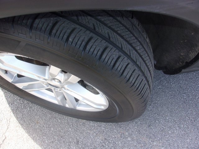 Used 2022 Ford Explorer XLT w/ Equipment Group 202A image 6