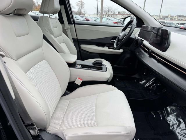 Used 2023 Nissan Ariya AWD image 11