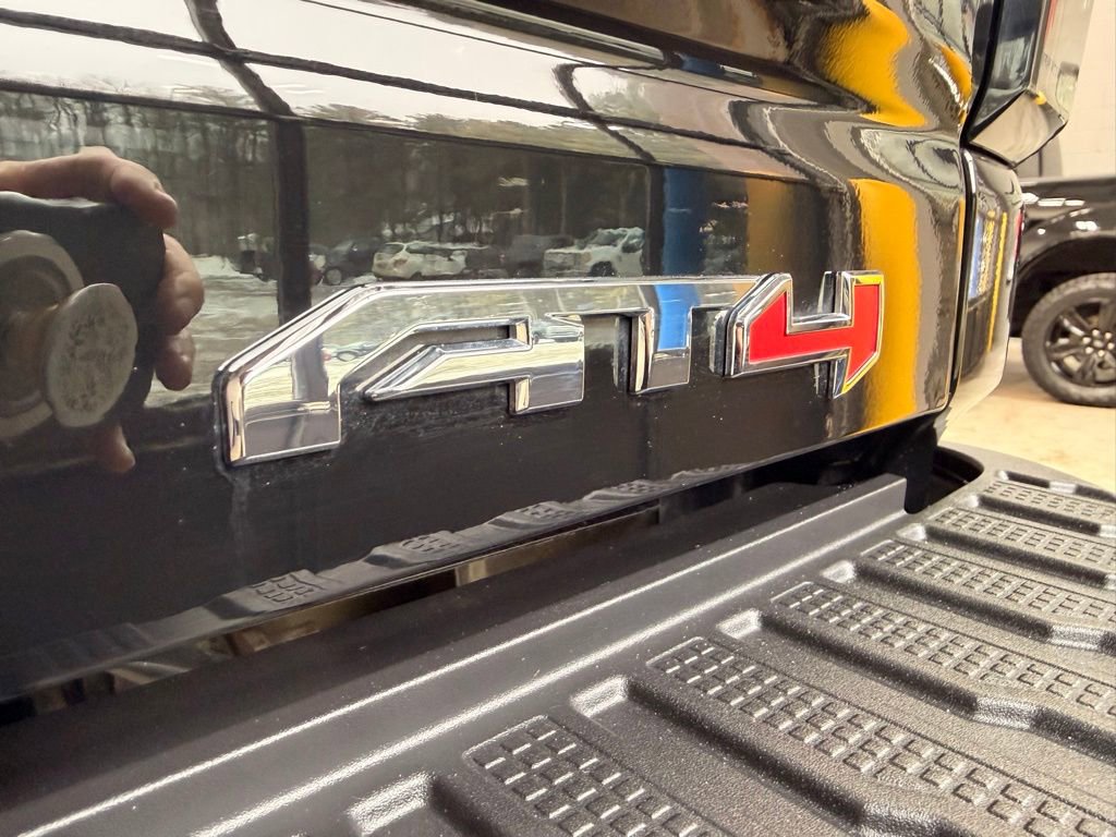 Used 2025 GMC Sierra 2500 AT4 w/ AT4 Premium Plus Package image 13