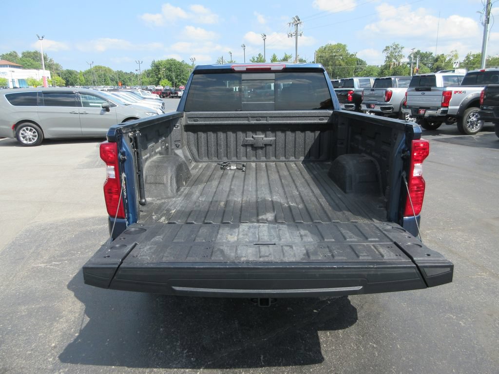 Certified 2022 Chevrolet Silverado 1500 LT w/ Leather Package AWD/4WD image 7