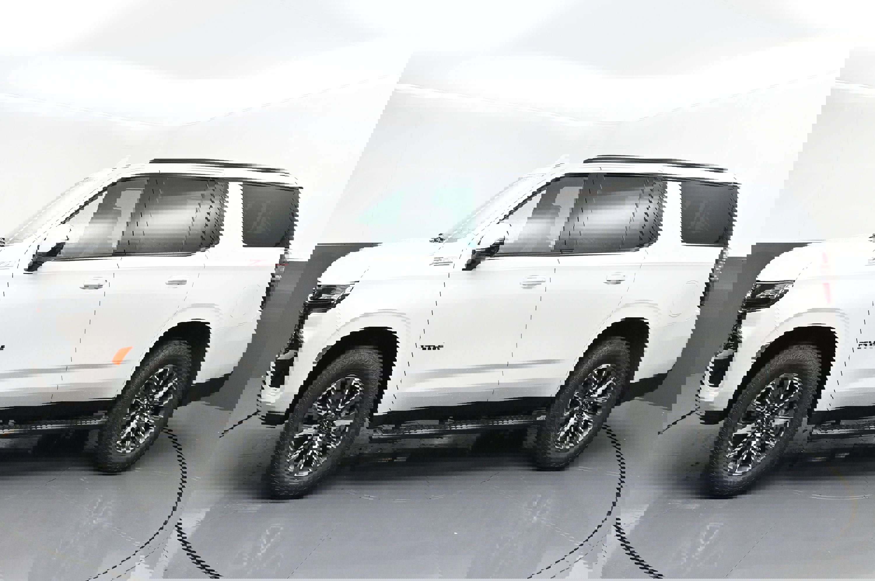 Used 2023 Chevrolet Tahoe Z71 w/ Luxury Package image 4