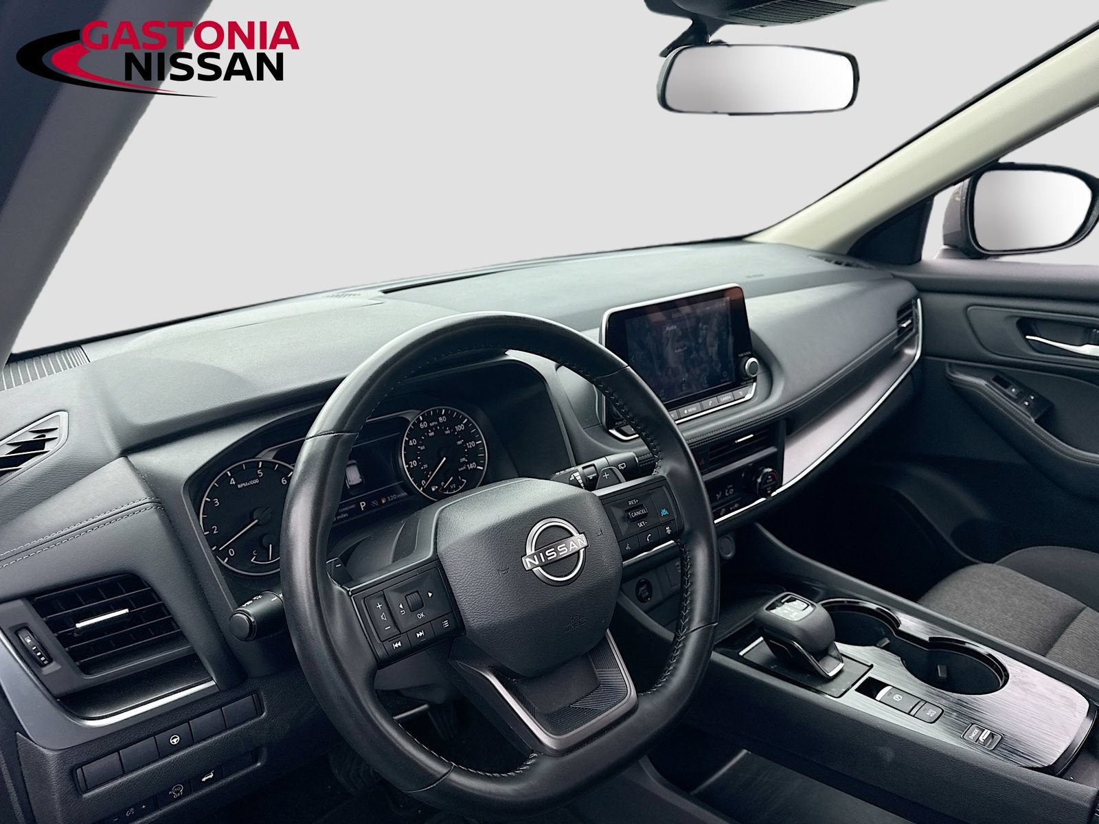 Used 2025 Nissan Rogue SV FWD image 11