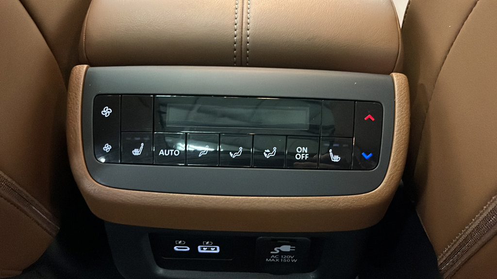 Used 2025 Nissan Pathfinder Platinum AWD/4WD image 34