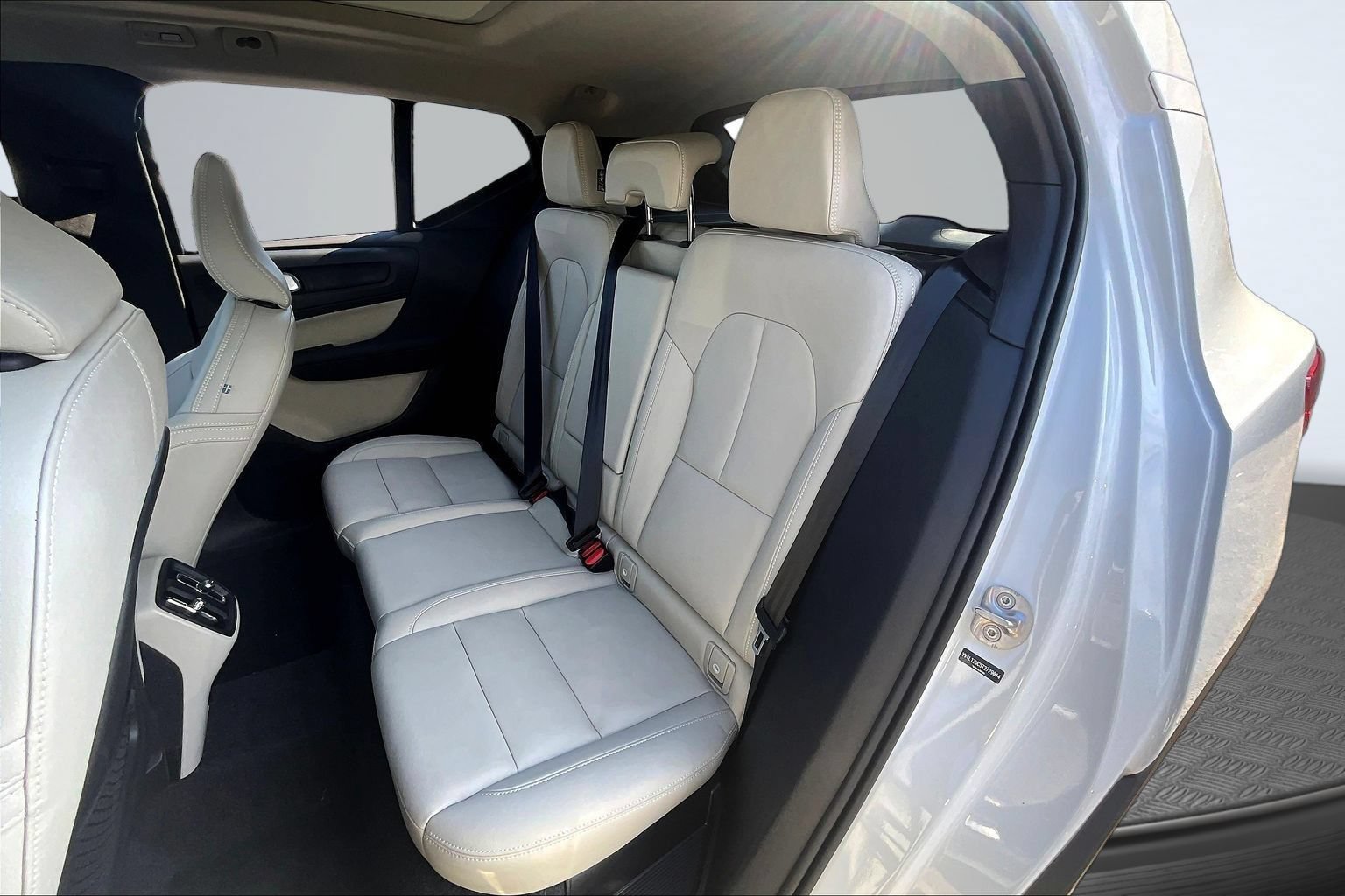 Used 2026 Volvo XC40 B5 Plus AWD/4WD image 25