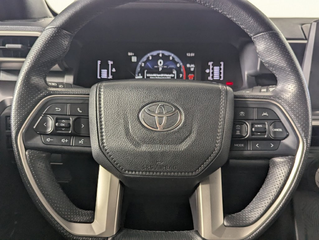 Used 2025 Toyota 4Runner SR5 AWD/4WD image 16