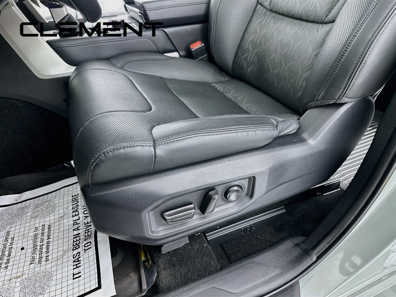 Used 2024 Toyota Tundra Limited AWD/4WD image 29