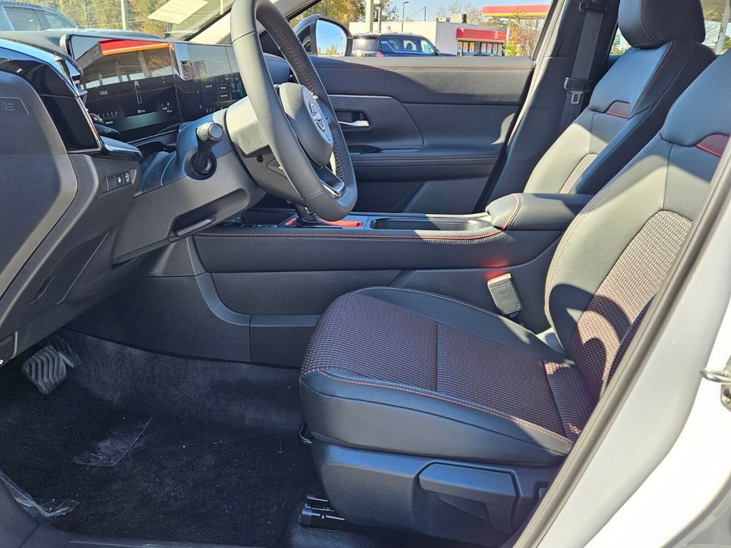 New 2026 Nissan Kicks SR image 3