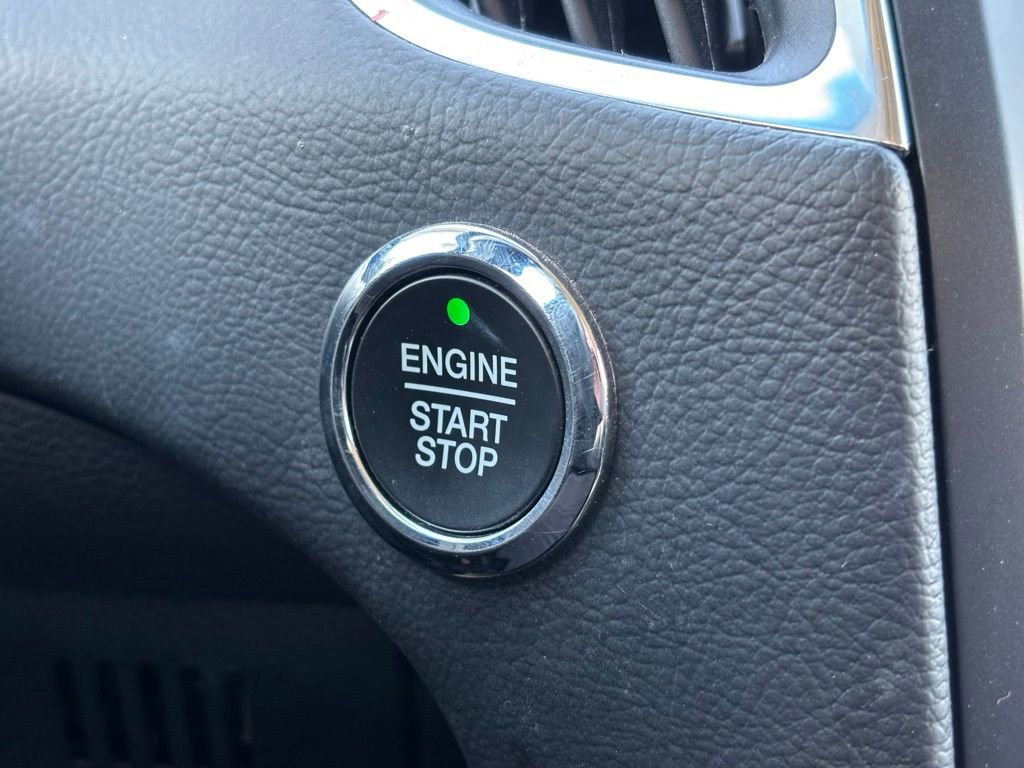 Used 2024 Ford Edge Titanium image 25