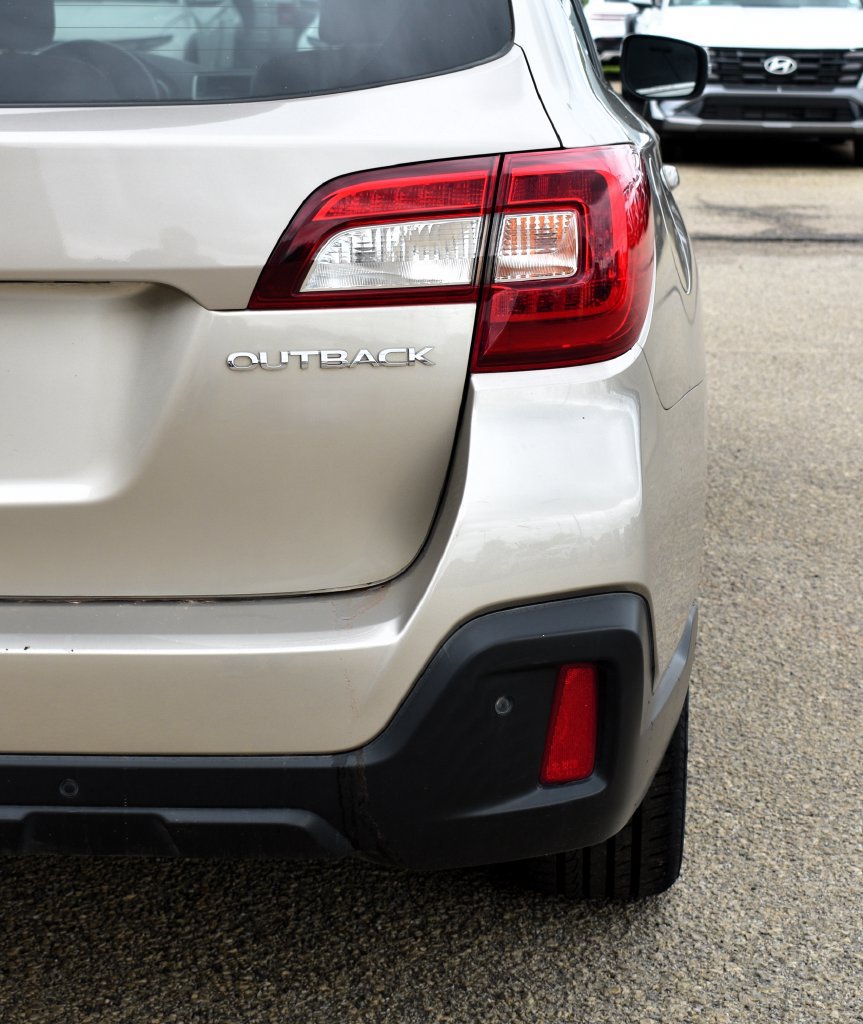 Used 2019 Subaru Outback 2.5i Limited AWD/4WD image 12