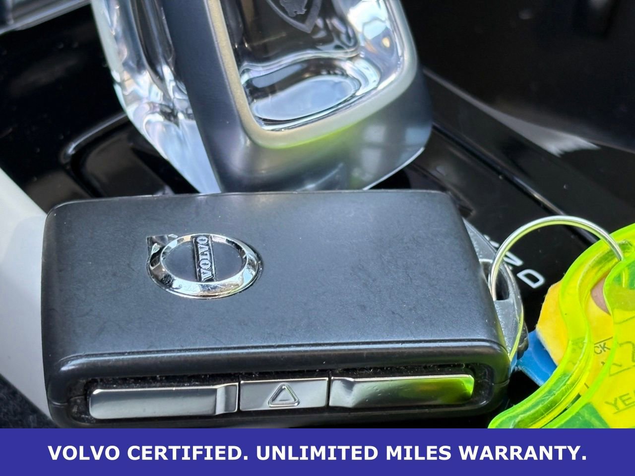 Certified 2024 Volvo XC40 B5 Ultimate w/ Protection Package Premier image 37